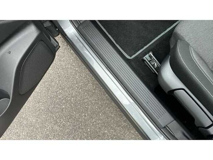 Nissan Qashqai 1.3 DiG-T MH 158 N-Connecta 5dr Xtronic 