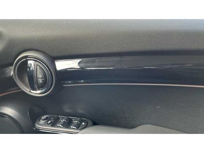 MINI Mini 1.5 Cooper Classic 5dr Auto 