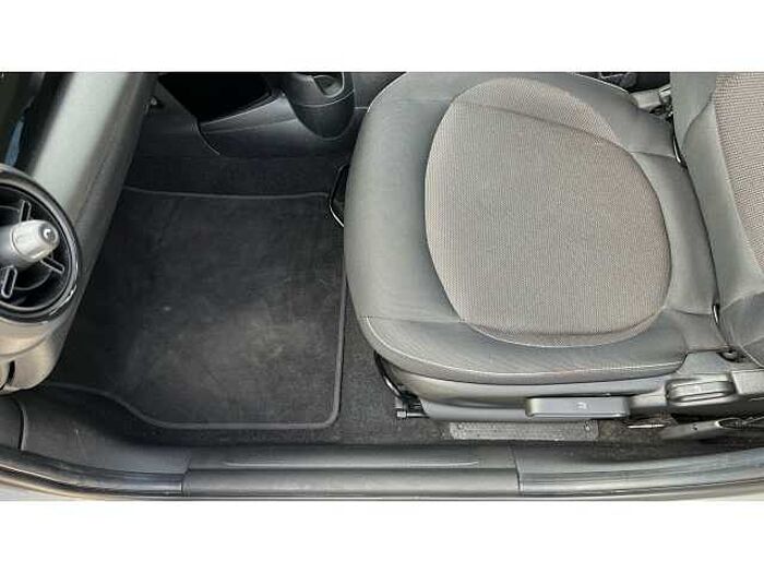 MINI Mini HATCHBACK 1.5 Cooper Classic 5dr Auto 