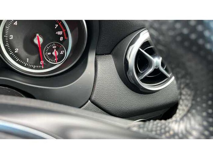 Mercedes-Benz GLA 180 GLA 180 Urban Edition 5dr 