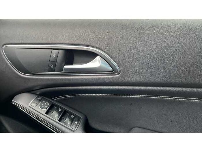 Mercedes-Benz GLA 180 GLA 180 Urban Edition 5dr 