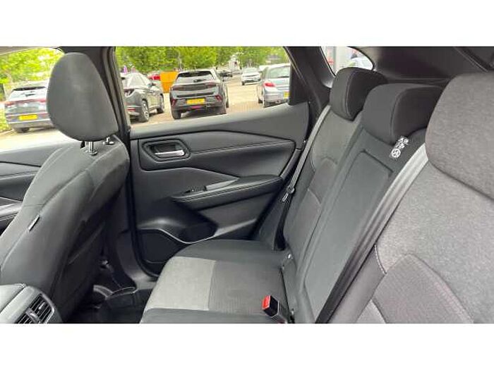 Nissan Qashqai QASHQAI 1.3 DiG-T MH N-Connecta 5dr 