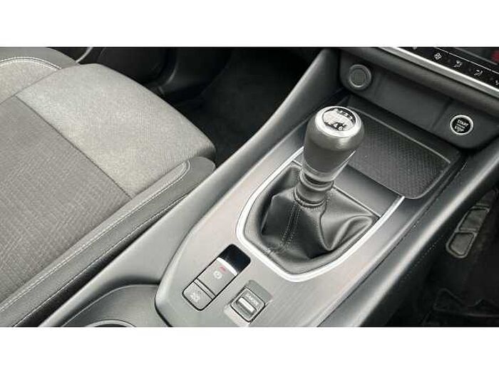 Nissan Qashqai QASHQAI 1.3 DiG-T MH N-Connecta 5dr 