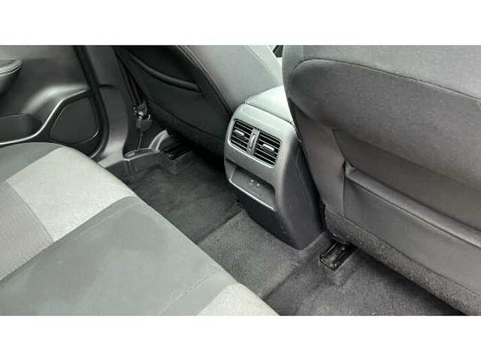 Nissan Qashqai QASHQAI 1.3 DiG-T MH N-Connecta 5dr 