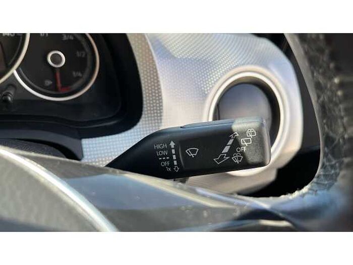 Volkswagen up! UP 1.0 BlueMotion Tech High Up 5dr ASG 