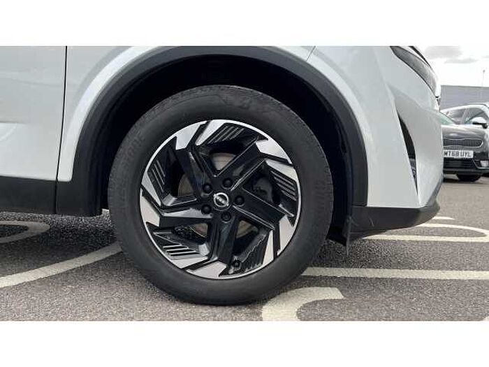 Nissan Qashqai QASHQAI 1.3 DiG-T MH N-Connecta 5dr 